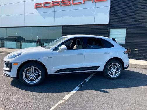 2025 Porsche Macan AWD