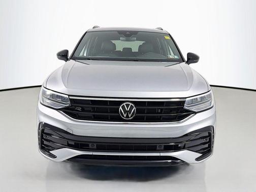 Pyrite Silver Metallic 2024 Volkswagen Tiguan 2.0T SE R-Line Black 4MOTION