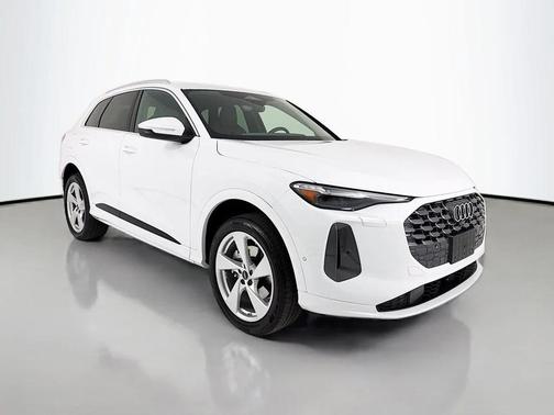 Glacier White Metallic 2025 Audi Q5 Premium Plus TFSI quattro S tronic