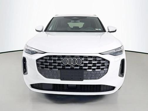 Glacier White Metallic 2025 Audi Q5 Premium Plus TFSI quattro S tronic