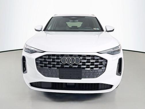 Glacier White Metallic 2025 Audi Q5 Premium Plus TFSI quattro S tronic