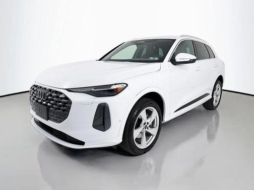 Glacier White Metallic 2025 Audi Q5 Premium Plus TFSI quattro S tronic