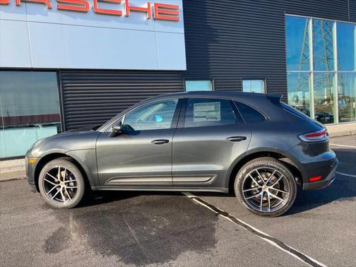 2025 Porsche Macan Base