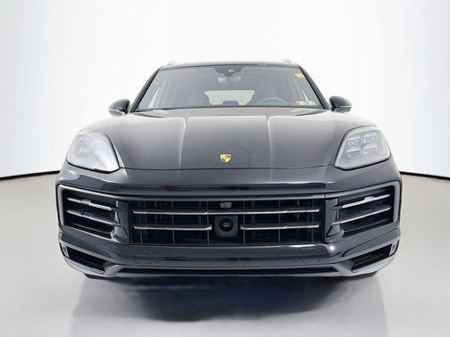 Chromite Black Metallic 2025 Porsche Cayenne S