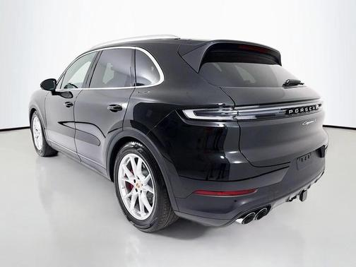 Chromite Black Metallic 2025 Porsche Cayenne S