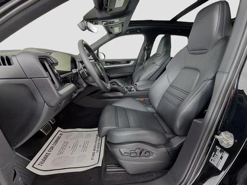 Chromite Black Metallic 2025 Porsche Cayenne S