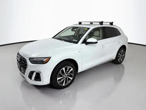 Glacier White Metallic 2023 Audi Q5 45 S line Prestige