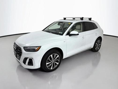 Glacier White Metallic 2023 Audi Q5 45 S line Prestige