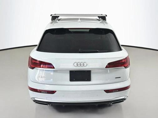 Glacier White Metallic 2023 Audi Q5 45 S line Prestige
