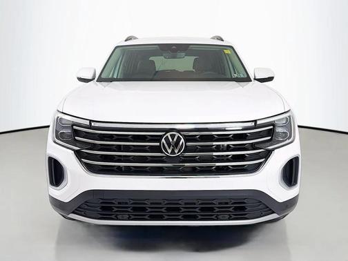 Opal White Pearl 2026 Volkswagen Atlas 2.0T SE w/Technology 4MOTION