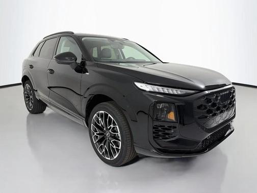Mythos Black Metallic 2026 Audi Q3 TFSI quattro S tronic