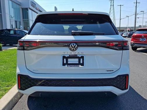 2025 Volkswagen Tiguan 2.0T SEL R-Line 4MOTION
