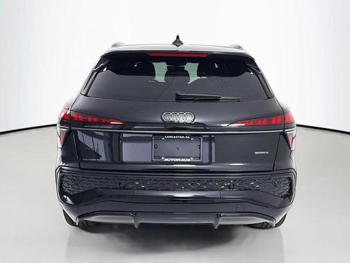 Mythos Black Metallic 2026 Audi Q3 TFSI quattro S tronic