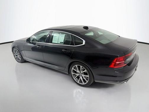 Onyx Black Metallic 2019 Volvo S90 T5 Momentum