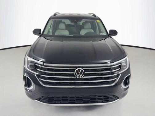 Deep Black Pearl 2026 Volkswagen Atlas 2.0T SE w/Technology 4MOTION