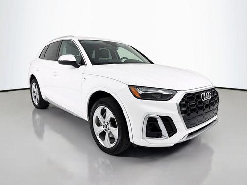 Ibis White 2023 Audi Q5 45 S line Premium Plus