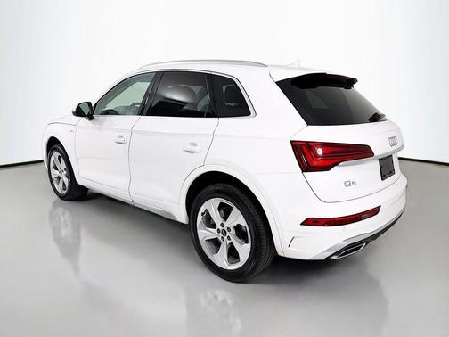 Ibis White 2023 Audi Q5 45 S line Premium Plus
