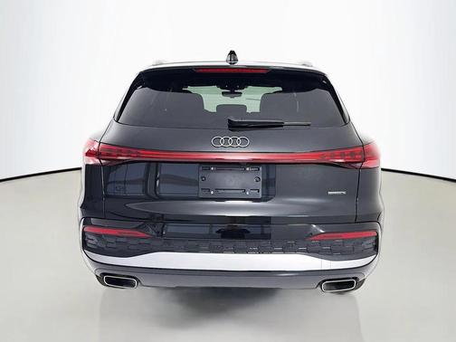 Mythos Black Metallic 2026 Audi Q5 Premium Plus TFSI quattro S tronic