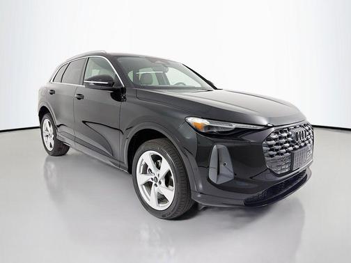 Mythos Black Metallic 2026 Audi Q5 Premium Plus TFSI quattro S tronic