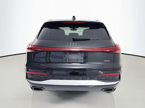 Mythos Black Metallic 2026 Audi Q5 Premium Plus TFSI quattro S tronic