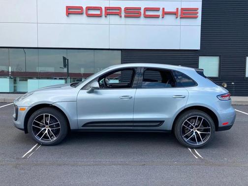 Dolomite Silver Metallic 2025 Porsche Macan Macan