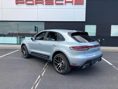 Dolomite Silver Metallic 2025 Porsche Macan Macan