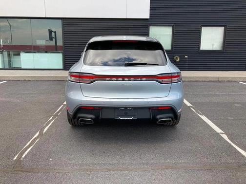 Dolomite Silver Metallic 2025 Porsche Macan Macan