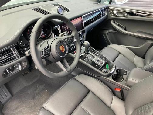 Dolomite Silver Metallic 2025 Porsche Macan Macan