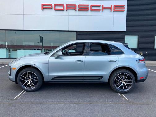 Dolomite Silver Metallic 2025 Porsche Macan Macan