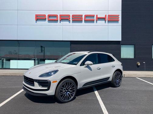2025 Porsche Macan AWD