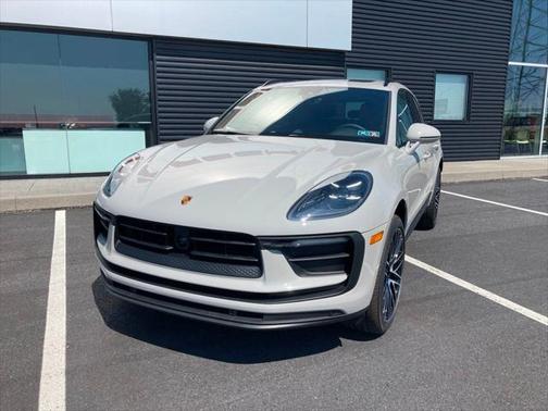 2025 Porsche Macan Base