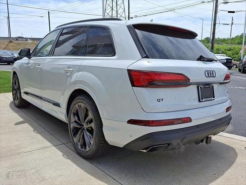 2025 Audi Q7 55 Premium Plus