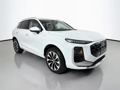 Glacier White Metallic 2026 Audi Q3 TFSI quattro S tronic