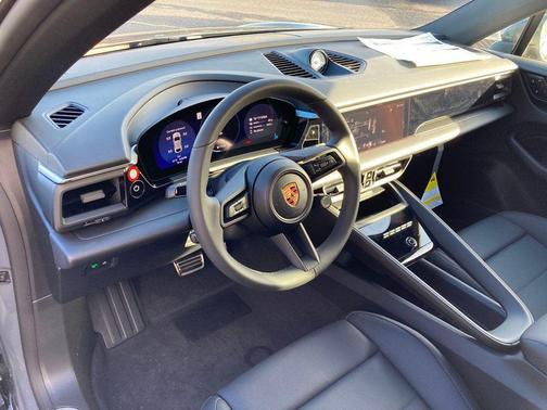 2025 Porsche Macan 4S