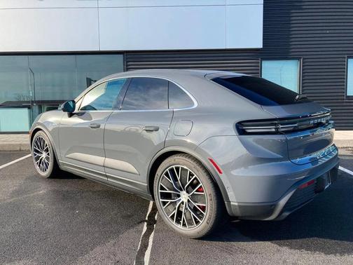 2025 Porsche Macan 4S