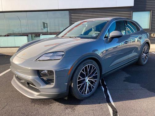 2025 Porsche Macan 4S