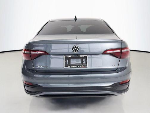 Platinum Gray Metallic 2023 Volkswagen Jetta 1.5T SE