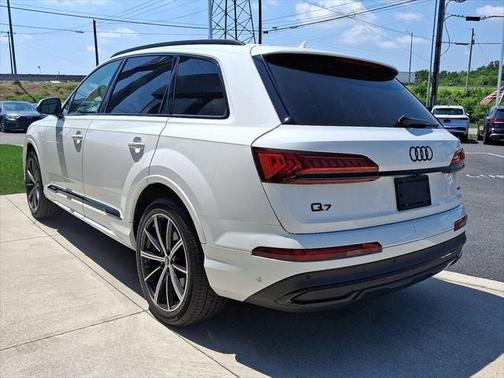 2022 Audi Q7 55 Premium Plus