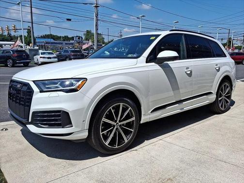 2022 Audi Q7 55 Premium Plus