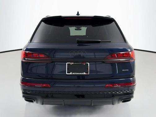 Waitomo Blue Metallic 2026 Audi Q7 55 Prestige