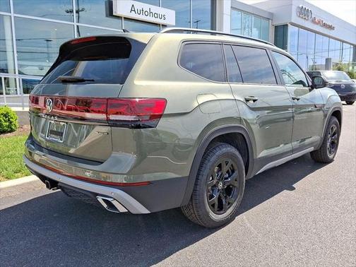 2025 Volkswagen Atlas 2.0T Peak Edition