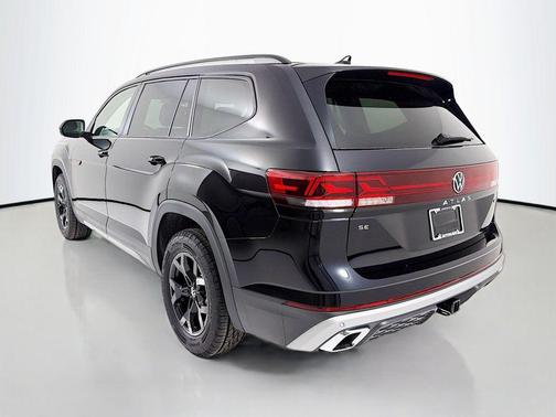Deep Black Pearl 2026 Volkswagen Atlas Peak Edition