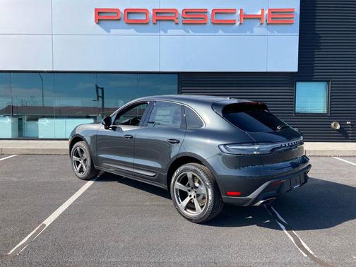 2025 Porsche Macan AWD