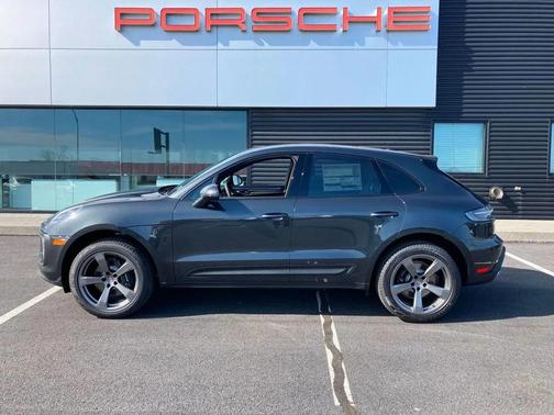 2025 Porsche Macan AWD