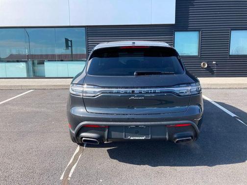 2025 Porsche Macan AWD
