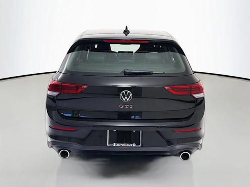 Mythos Black Metallic 2026 Volkswagen Golf GTI 2.0T SE DSG