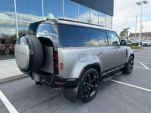 2025 Land Rover Defender 110 P400 X-Dynamic SE