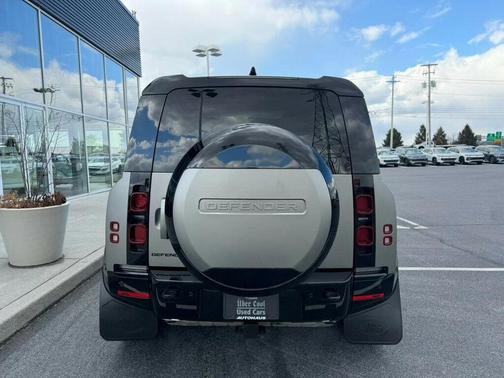 2025 Land Rover Defender 110 P400 X-Dynamic SE