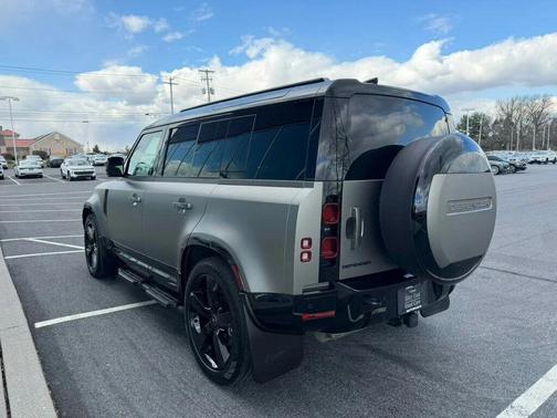 2025 Land Rover Defender 110 P400 X-Dynamic SE