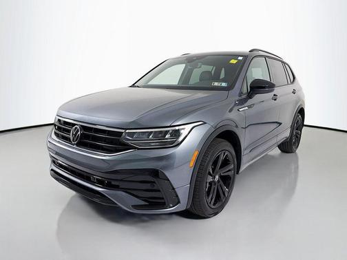 Platinum Gray Metallic 2024 Volkswagen Tiguan 2.0T SE R-Line Black 4MOTION